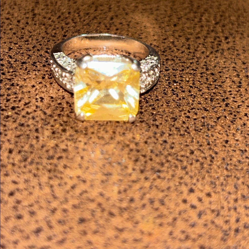 Avon Cocktail Ring—New without box - Picture 7 of 7